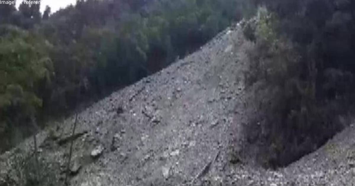 Sikkim: Landslide in Singtam disrupts traffic movement in Gangtok